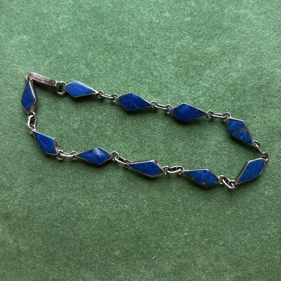 Elegant Lapis and Silver Bracelet - Picture 2 of 9